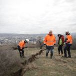 თბილისში, მეწყერსაშიშ ადგილზე უცხოელი სპეციალისტები მდგომარეობას სწავლობენ