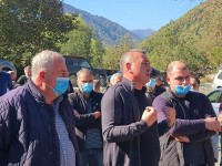 გოჩა ენუქიძე წინასაარჩევნო კამპანიის ფარგლებში ლენტეხის მუნიციპალიტეტში, ხელედის თემის სოფლების მოსახლეობას შეხვდა