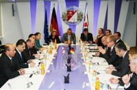 ფინანსთა მინისტრი გერმანიის აღმოსავლეთ კომიტეტის ბიზნეს დელეგაციას შეხვდა ფინანსთა მინისტრი გერმანიის აღმოსავლეთ კომიტეტის ბიზნეს დელეგაციას შეხვდა