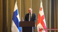 ფინეთის თავდაცვის მინისტრმა „არმიჰოლში“ საჯარო ლექცია წაიკითხა