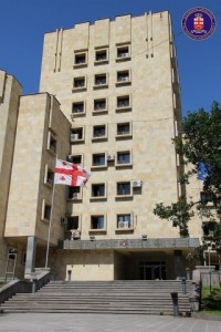 საქართველოს პროკურატურამ განსაკუთრებით დიდი ოდენობით ნარკოტიკული საშუალების უკანონოდ შეძენა და შენახვის ფაქტზე ბრალდებულების მიმართ სისხლისსამართლებრივი დევნა შეწყვიტა