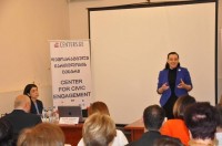 რუსთავის დემოკრატიულ ცენტრში სკოლის უსაფრთხოების კონცეფციასთან დაკავშირებით განათლების, მეცნიერებისა და კულტურის კომიტეტის სამუშაო შეხვედრა გაიმართა