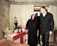 ზურაბ პატარაძემ დედის დღე ომში დაღუპული გმირის დედას მიულოცა 