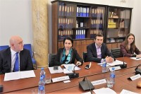  ეკა ბესელია, კახაბერ კუჭავა და დიმიტრი ცქიტიშვილი ეროვნულ-დემოკრატიული ინსტიტუტის (NDI) მოწვეულ ექსპერტს შეხვდნენ