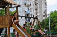   ნუცუბიძის IV მიკრორაიონში ორი ახალი სკვერი მოეწყო