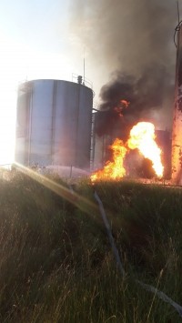 სამტრედიაში, ნავთობბაზაზე საწვავით სავსე რეზერვუარს ცეცხლი გაუჩნდა