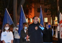 ნოდარ ტურძელაძე მრგვალ ბაღში შეკრებილ მოსახლეობას შეხვდა