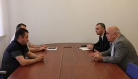 ვახტანგ ყოლბაია პარლამენტის ტერიტორიული მთლიანობის აღდგენის საკითხთა დროებითი კომისიის წევრებს შეხვდა