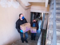 დეპუტატმა ლევან დავითაშვილმა სოციალურად დაუცველ მოქალაქეებს სასურსათო ნობათი და მედიკამენტები გადასცა 