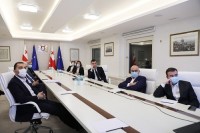 პრემიერმა წერტილოვანი შეზღუდვების გამკაცრებისა და გაფართოების საკითხი ჯანდაცვის სფეროს ექსპერტებთან განიხილა