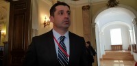 პროკურორის ინფორმაციით, ხორავას ქუჩაზე შერიგებულ ახალგაზრდებს შორის ხელახალი კონფლიქტი დავით სარალიძესა და გ.ჯ.-ს შორის შელაპარაკებით დაიწყო