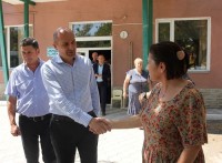 რუსლან აბაშიძე რუსთავსა და ვაზიანში მცხოვრებ დევნილებს შეხვდა