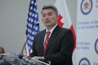 სენატორი ქორი გარდნერი: როგორც აშშ-ში ლუდის მწარმოებელი ერთ-ერთი ცნობილი შტატის წარმომადგენელი, ვიმედოვნებ, ოდესმე ვესტუმრები ღვინის სამშობლოს