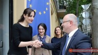 თავდაცვის მინისტრმა რეგიონული უნივერსიტეტების სტუდენტებს ლექცია წაუკითხა