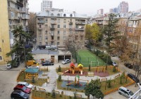 ყაზბეგის გამზირზე სკვერი განახლდა ყაზბეგის გამზირზე სკვერი განახლდა