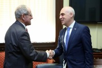 დავით ზალკალიანი რესპუბლიკელ სენატორს ჯეიმს რიშს შეხვდა