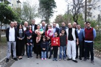 10-შვილიან დევნილ ოჯახს მიკროავტობული და სხვადასხვა საჩუქრები გადაეცა