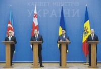 «ng.ru» (რუსეთი): „სუამ“-ის წევრები თავისუფალი ვაჭრობის ზონას ქმნიან; მიანიშნებენ, რომ „სუამ“-ის რეანიმაციაში ვაშინგტონია ჩართული