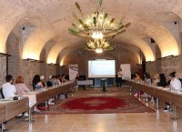 ოთარ დანელია „აგროტურიზმის“ შესახებ კანონპროექტთან დაკავშირებით შეხვედრებს მართავს