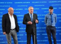  პარლამენტში ეროვნული ბიბლიოთეკის ფონდებში დაცული უნიკალური ექსპონატების გამოფენა მოეწყო