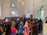 საუკუნეზე მეტი ხნის განმავლობაში პირველად, კახის წმინდა სამების ეკლესიაში წირვა-ლოცვა ჩატარდა