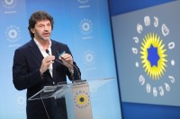 კახა კალაძე: ვახუშტის ხიდის რეაბილიტაციის პროექტის ფარგლებში შეიცვალა განათების ბოძები, მოაჯირები, ჰაერში არსებული ელექტროსადენები კი მიწის ქვეშ მოთავსდა