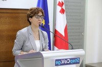 4 ნოემბრიდან 25 ნოემბრამდე ქალაქებში: თბილისში, რუსთავში, ქუთაისში, ზუგდიდში, თელავში, ზესტაფონში, გორში, გარდაბანში, ფოთსა და მარნეულში სასწავლო პროცესი დისტანციურ რეჟიმში გაგრძელდება