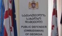 მწერალი ნაირა გელაშვილი ტოლერანტობის ქომაგის სიგელს სახალხო დამცველს უკან უბრუნებს