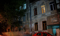 იაშვილის ქუჩაზე კულტურული მემკვიდრეობის ძეგლის სტატუსის მქონე საცხოვრებელი შენობის კედელი ჩამოინგრა