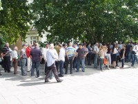 ფილარმონიასთან აქციის მონაწილეები უკვე იკრიბებიან 