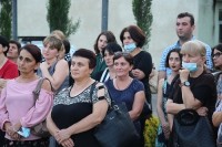 გოჩა ენუქიძე ამბროლაურში მერიისა და საკრებულოს აპარატის თანამშრომლებს შეხვდა 