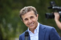 ბიძინა ივანიშვილი: ალბათ არაორდინალურები არ ვიყავით მე და ჩემი მეუღლე, როდესაც პირველი ბჭობა დავიწყეთ, გაგვიჩნდა  საშუალება, რომ ქვეყანას დავხმარებოდით