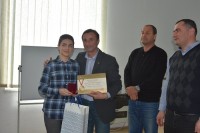 ლანჩხუთში 2017-2018 სასწავლო წელს სკოლადამთავრებულ წარჩინებულ მოსწავლეებს ოქროსა და ვერცხლის მედლები გადაეცათ