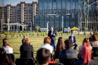 პარლამენტის თავმჯდომარე არჩილ თალაკვაძე და ,,ქართული ოცნების" მაჟორიტარობის კანდიდატი სოზარ სუბარი სამგორში წარმატებულ სტუდენტებს და პედაგოგებს შეხვდნენ