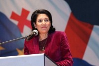 „ჩემო თანამემამულეებო, მინდა, მოგილოცოთ ყველას დღევანდელი დღე, სახელმწიფო დროშის დღე" - სალომე ზურაბიშვილი „ჩემო თანამემამულეებო, მინდა, მოგილოცოთ ყველას დღევანდელი დღე, სახელმწიფო დროშის დღე" - სალომე ზურაბიშვილი