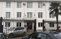 ადვოკატები, რომლებიც თვითიზოლაციაში უნდა ყოფილიყვნენ, ზუგდიდის სასამართლოში მივიდნენ