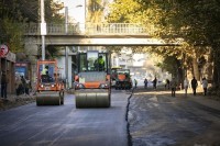 ხიზანიშვილის ქუჩაზე ასფალტის დაგების სამუშაოები მიმდინარეობს