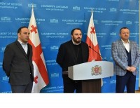 სოციალური მუშაკების გაფიცვის საკითხზე პარლამენტის წევრებმა ბრიფინგი გამართეს