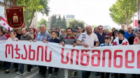 რესპუბლიკის მოედანზე რამდენიმე ათასი ადამიანია შეკრებილი