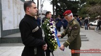 ნატოს სამხედრო კომიტეტის თავმჯდომარემ გმირთა მემორიალი გვირგვინით შეამკო