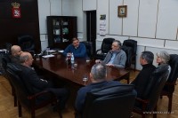 სენაკის მერიაში მსოფლიოში აღიარებულ დირიჟორს ვახტანგ მაჭავარიანს შეხვდნენ