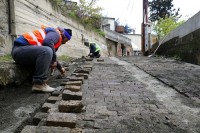 მთაწმინდის პანთეონთან მისასვლელ გზაზე რიყის ქვაფენილი ბაზალტით შეიცვლება