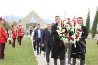 აფხაზეთის ავტონომიური რესპუბლიკის მთავრობამ და უმაღლესმა საბჭომ აგვისტოს ომში დაღუპულ გმირთა ხსოვნას პატივი მიაგეს  