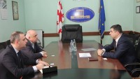 ვახტანგ ყოლბაია „ჰალო ტრასტის“ საქართველოს წარმომადგენლობის პროგრამების მენეჯერს შეხვდა