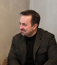 შაშკინი განათლების ეროვნული ცენტრის თანამშრომლებს სათითაოდ ხვდება