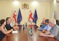 რუსლან აბაშიძე გურიის რეგიონში სახელმწიფო რწმუნებულ ზურაბ ნასარაიას შეხვდა