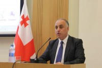 დიმიტრი ხუნდაძე :  ნებისმიერი პოლიტიკური აქტი, რომელიც ხელს შეუწყობს ამ დანაშაულებრივი ძალის პოლიტიკურ მდგომარეობას, ჩვენ მიერ არ იქნება მხარდაჭერილი