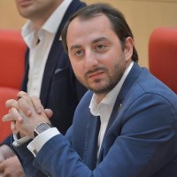 ირაკლი მეზურნიშვილი: უტიფრობაა, რომ ბიძინა ივანიშვილს მიხეილ სააკაშვილი და გიორგი სიგუა ასწავლიან საით უნდა მიმართოს საკუთარი სახსრები