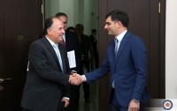 ხორვატიის ელჩმა ვახტანგ მახარობლიშვილს რწმუნებათა სიგელების ასლები გადასცა