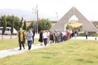 აფხაზეთის ავტონომიური რესპუბლიკის ხელისუფლებამ აგვისტოს ომში დაღუპულ გმირთა ხსოვნას პატივი მიაგო 